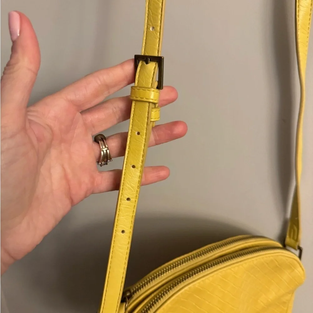 Universal Thread Woven Faux Leather Crossbody Yellow Mustard - Picture 4 of 5
